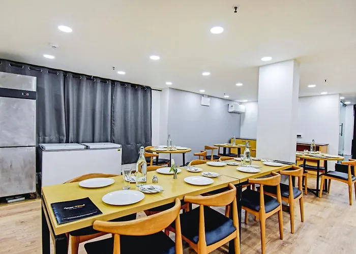 Super Townhouse The Royal Retreat
